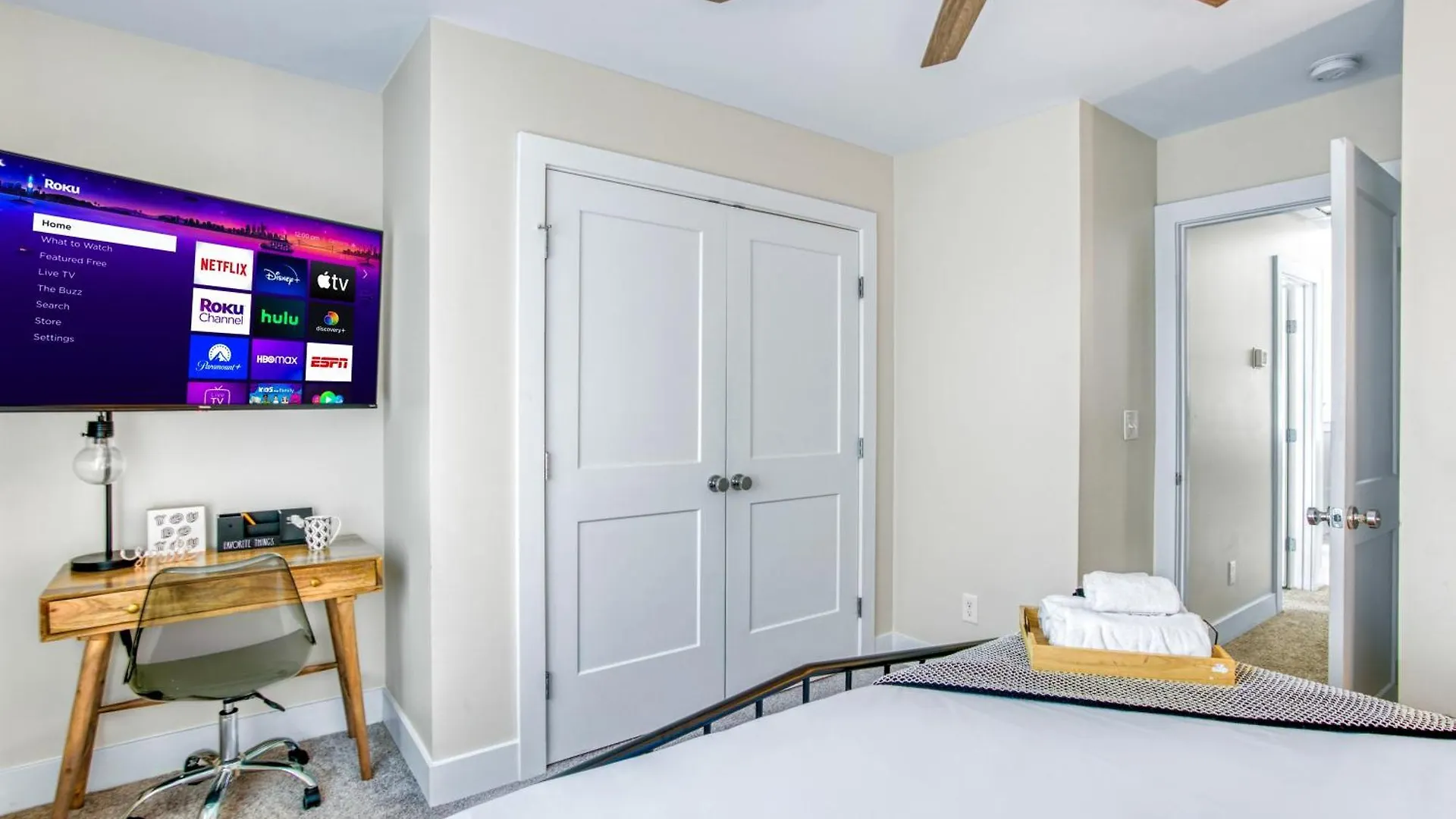 3 Lux King Beds O Game Rm O Fenced Backyard Escape Villa Charlotte Holiday home