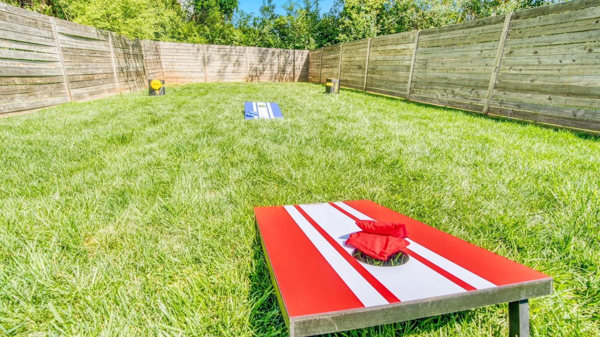 Holiday home 3 Lux King Beds O Game Rm O Fenced Backyard Escape Villa Charlotte